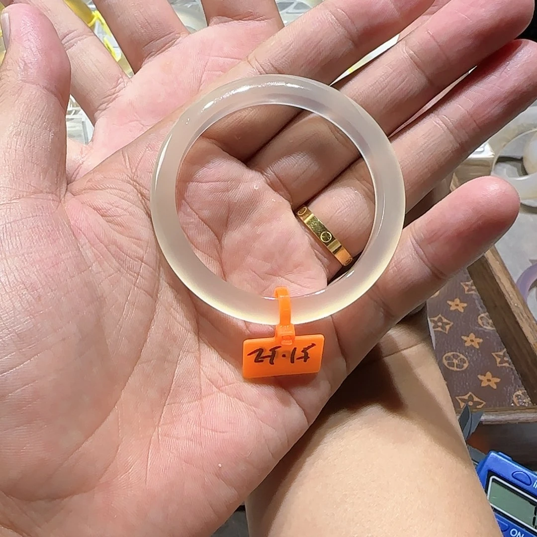 玛瑙/玉髓手镯未镶嵌N***y