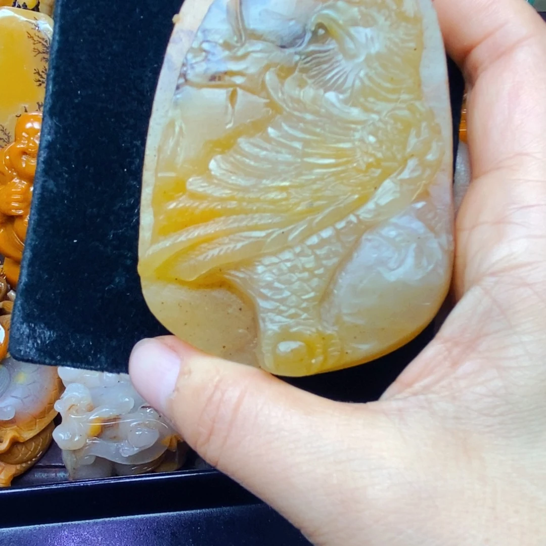 石英质玉（黄龙玉）未镶嵌颈饰