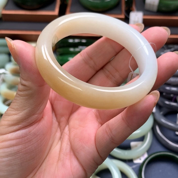 【闪购商品】未镶嵌手镯和田玉