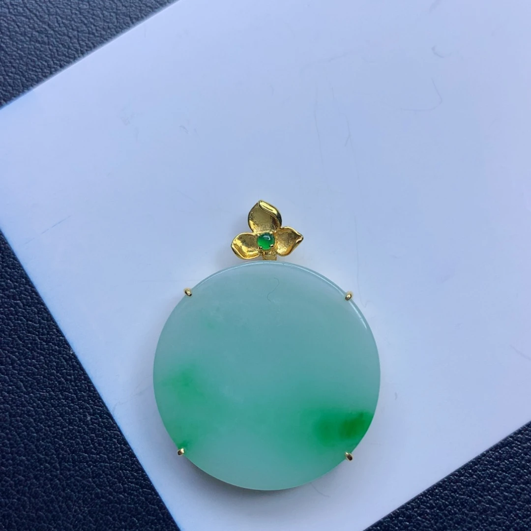 翡翠颈饰未镶嵌无事牌