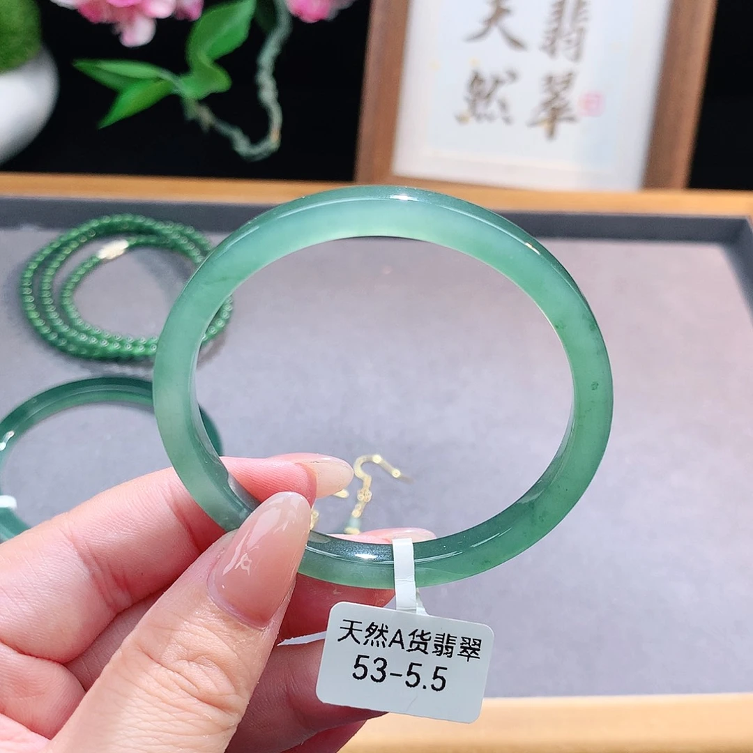 未镶嵌手镯（圆镯）翡翠