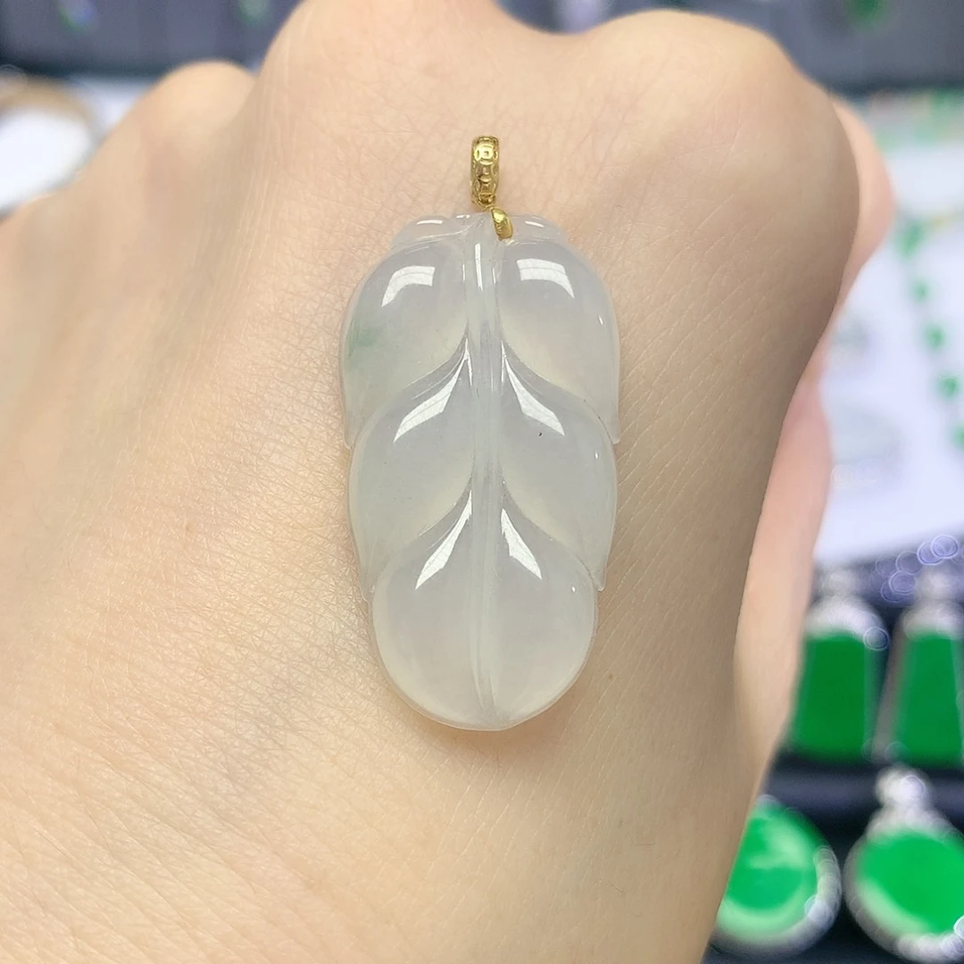 颈饰18K金镶嵌翡翠吊坠