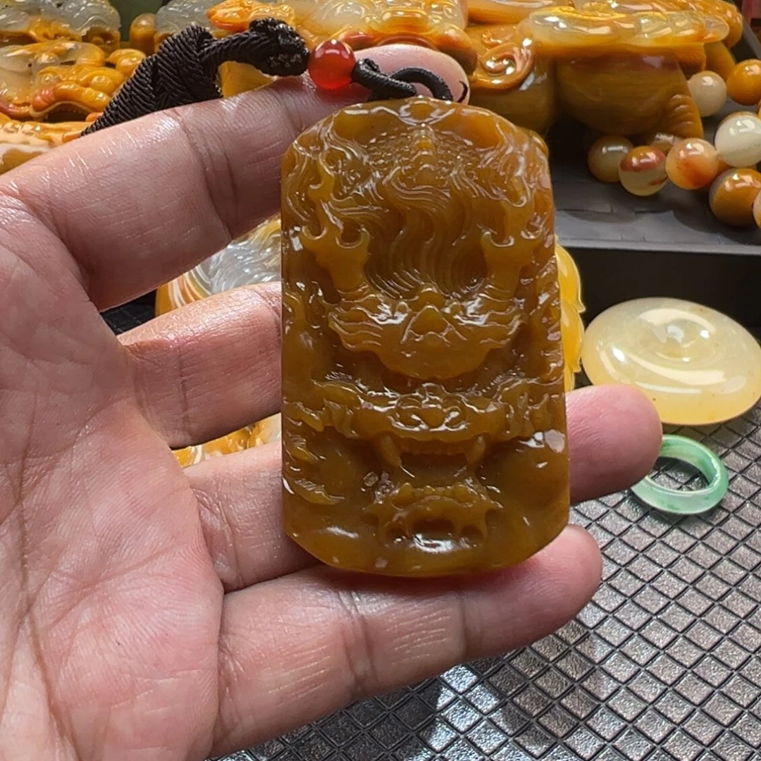 颈饰未镶嵌石英质玉