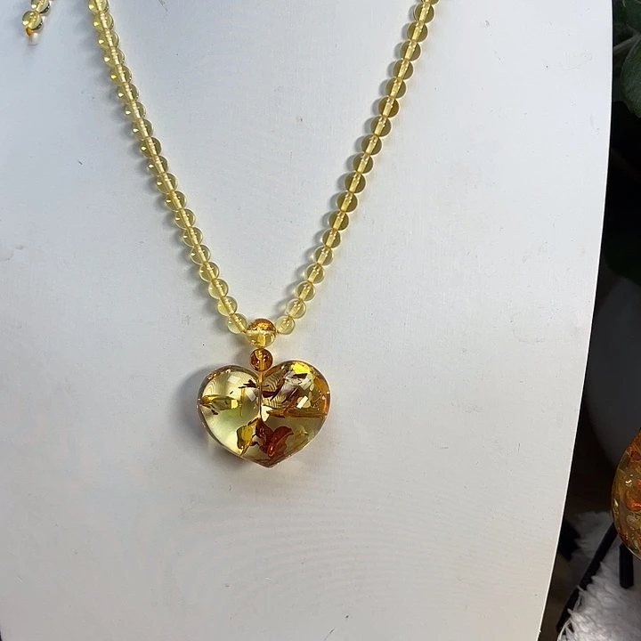 未镶嵌颈饰琥珀（花珀）