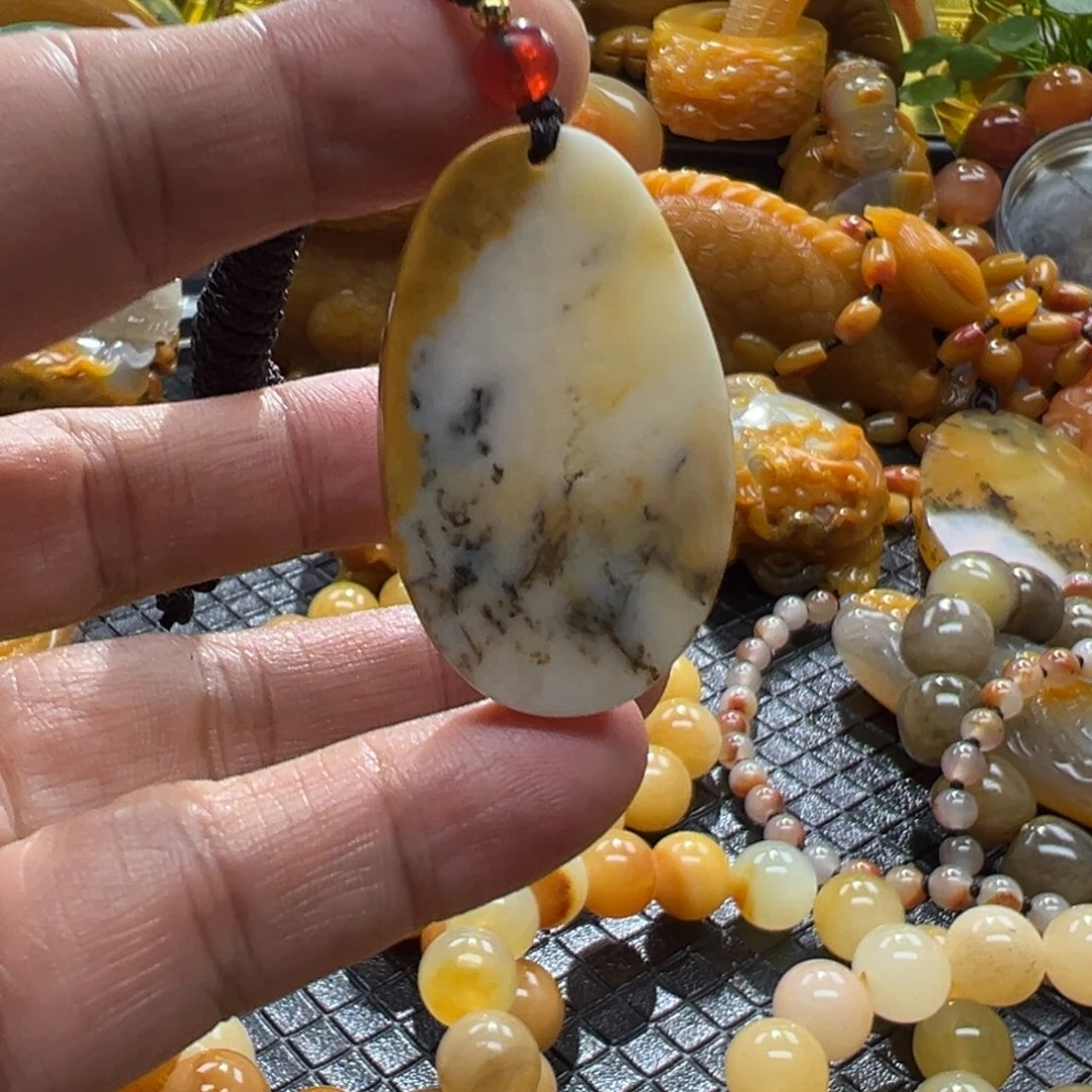 石英质玉未镶嵌颈饰
