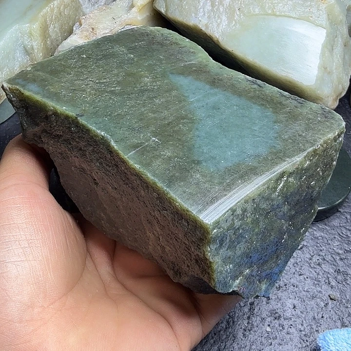 和田玉（糖玉）未镶嵌珠宝奇石