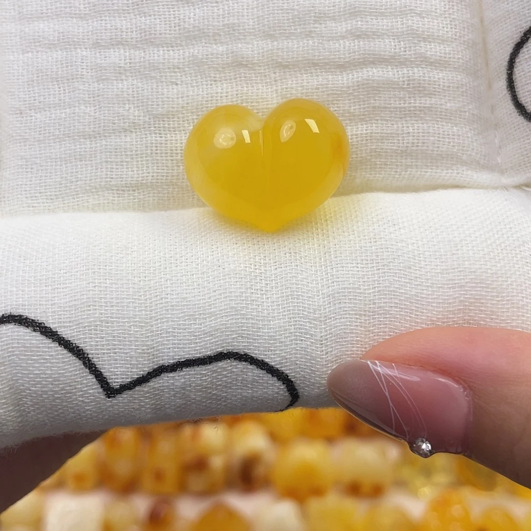 裸石琥珀未镶嵌屁桃