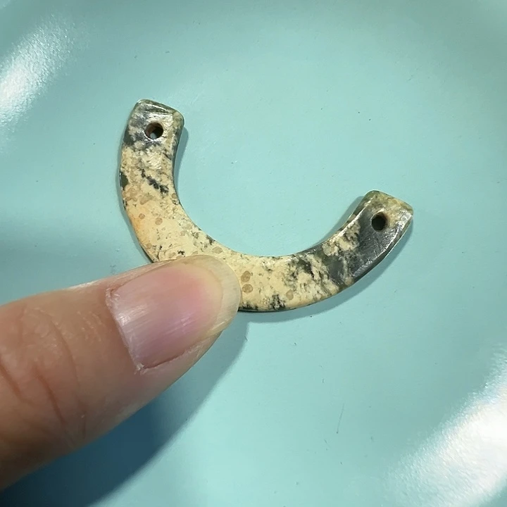 透闪石质玉未镶嵌挂件