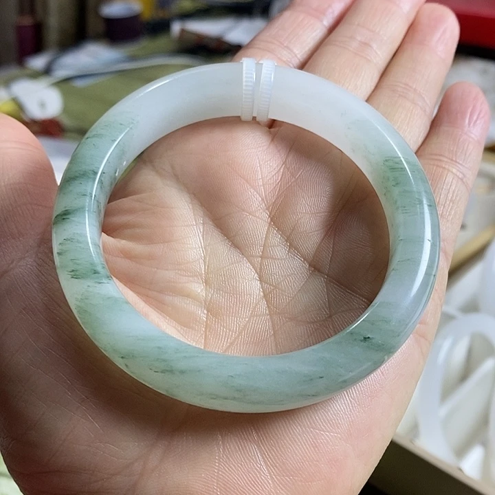 石英质玉（天山翠）未镶嵌手镯