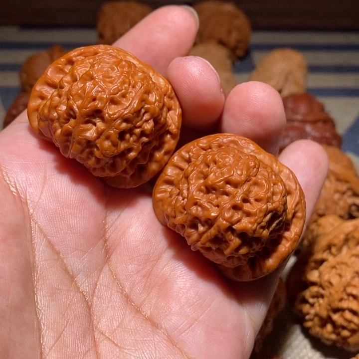 达***、文玩核桃吊坠核桃