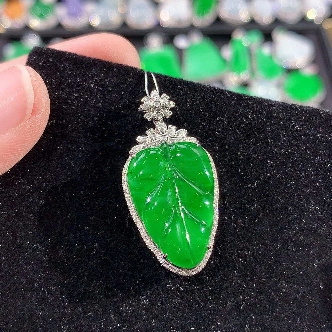 翡翠18K金镶嵌颈饰