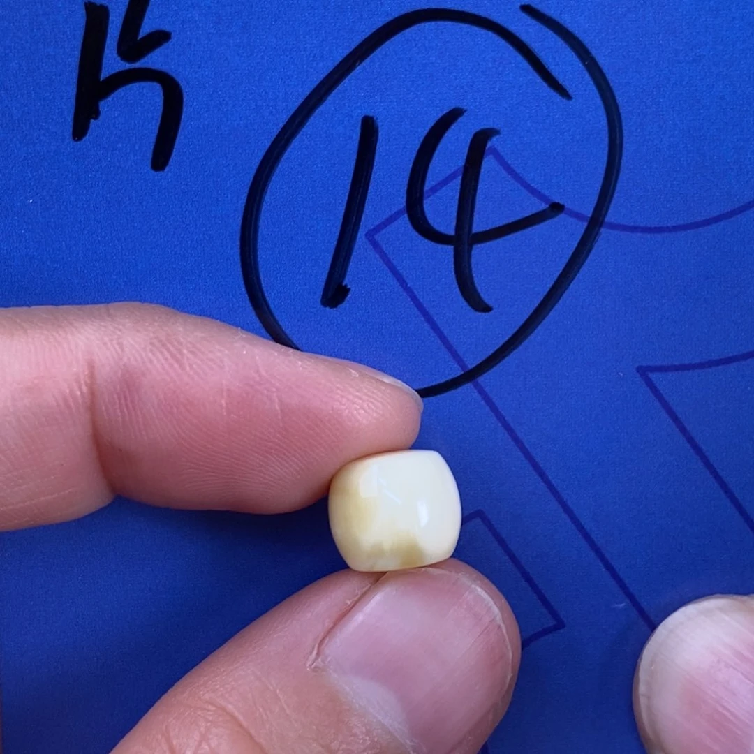 蜜蜡裸石未镶嵌?****?蜜蜡9.3