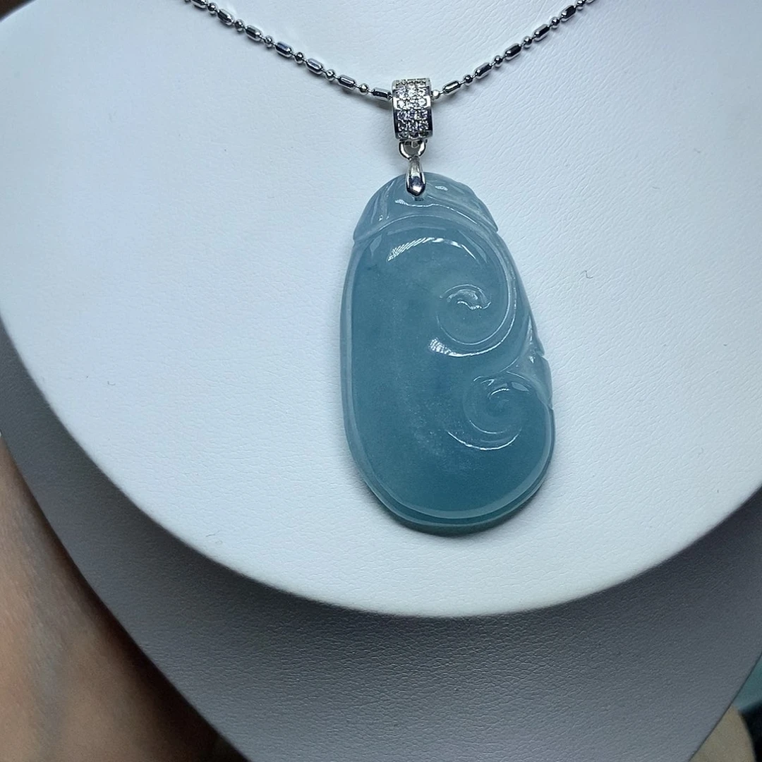 翡翠吊坠(赠链)未镶嵌