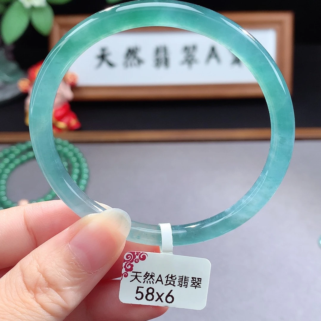 未镶嵌手镯（圆镯）翡翠