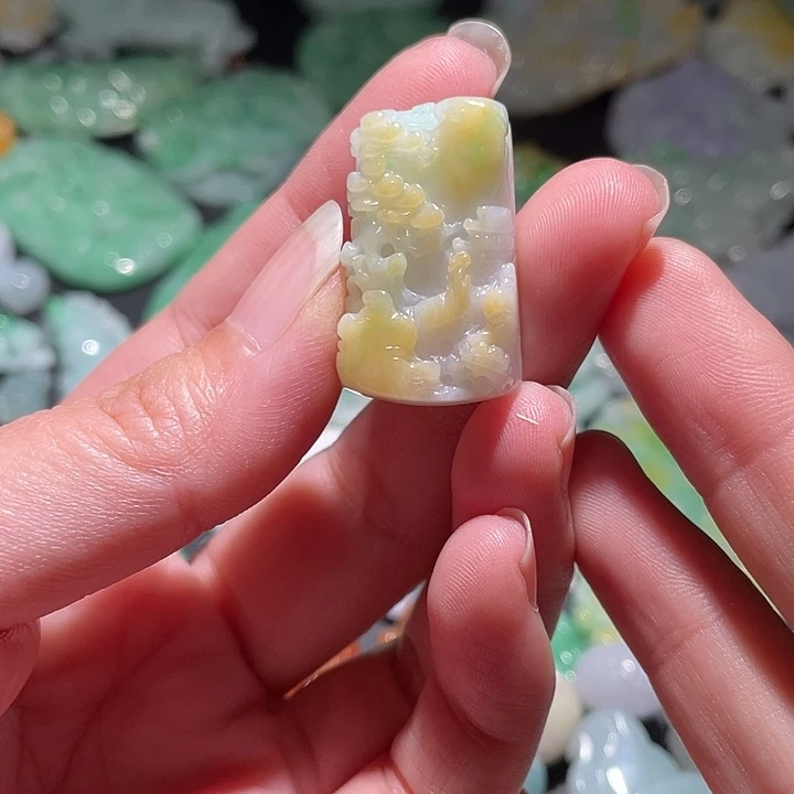 颈饰未镶嵌翡翠天