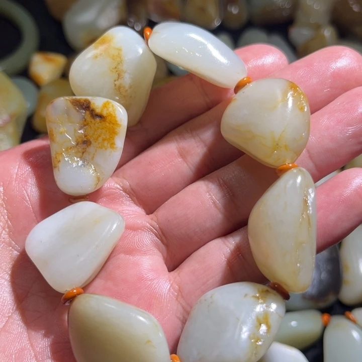 和田玉未镶嵌手串