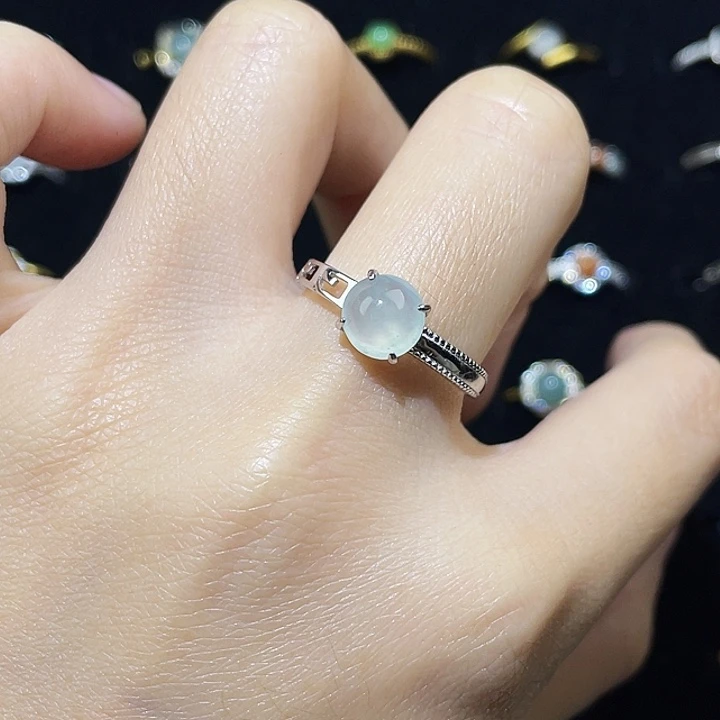 翡翠未镶嵌颈饰戒指