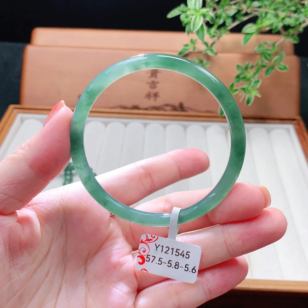 未镶嵌手镯（圆镯）翡翠