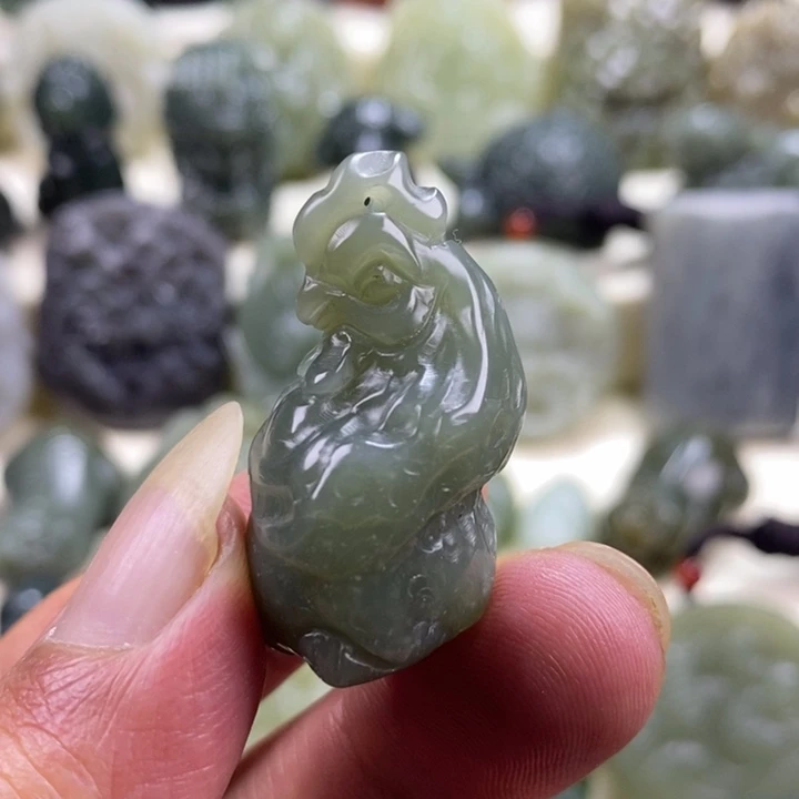 肜***儿颈饰未镶嵌和田玉