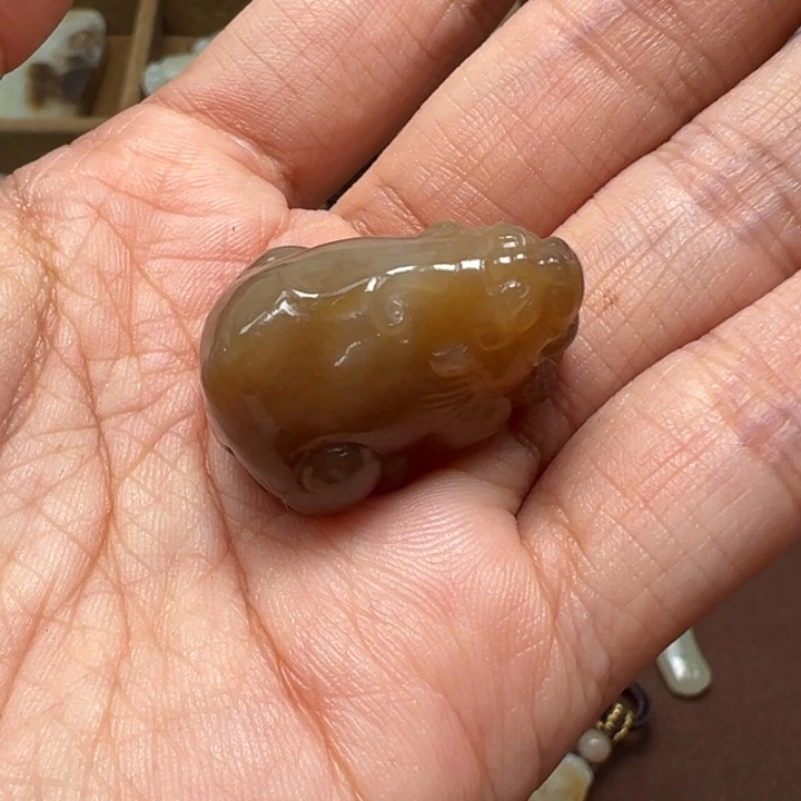 颈饰未镶嵌和田玉且末貔貅