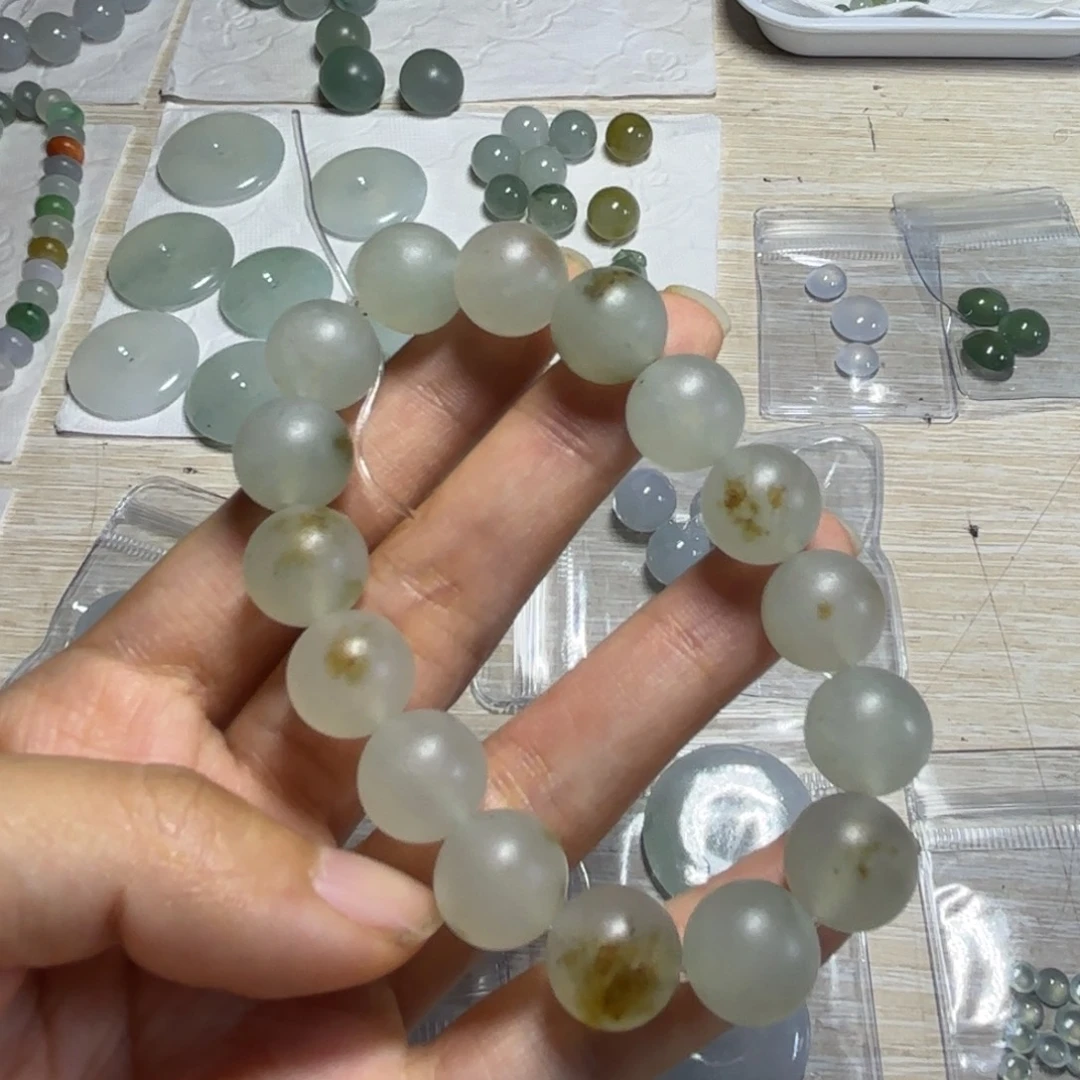 定制翡翠未镶嵌手串