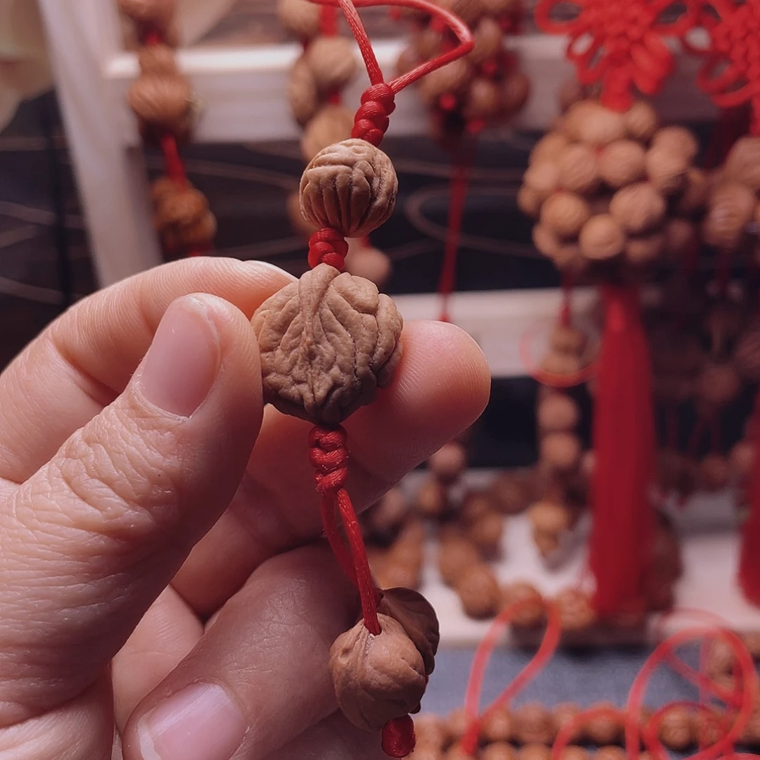 木质类龙纹桃枭挂件