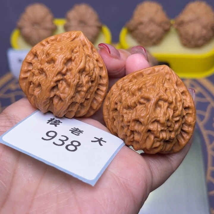 把件文玩核桃三角白40.938