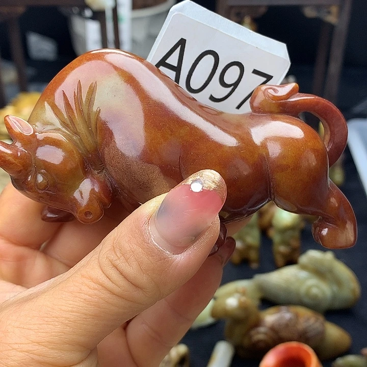 胡***江和田玉未镶嵌颈饰