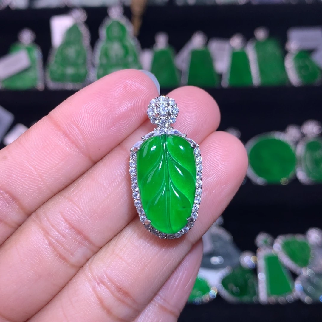 【闪购商品】颈饰银S925镶嵌翡翠