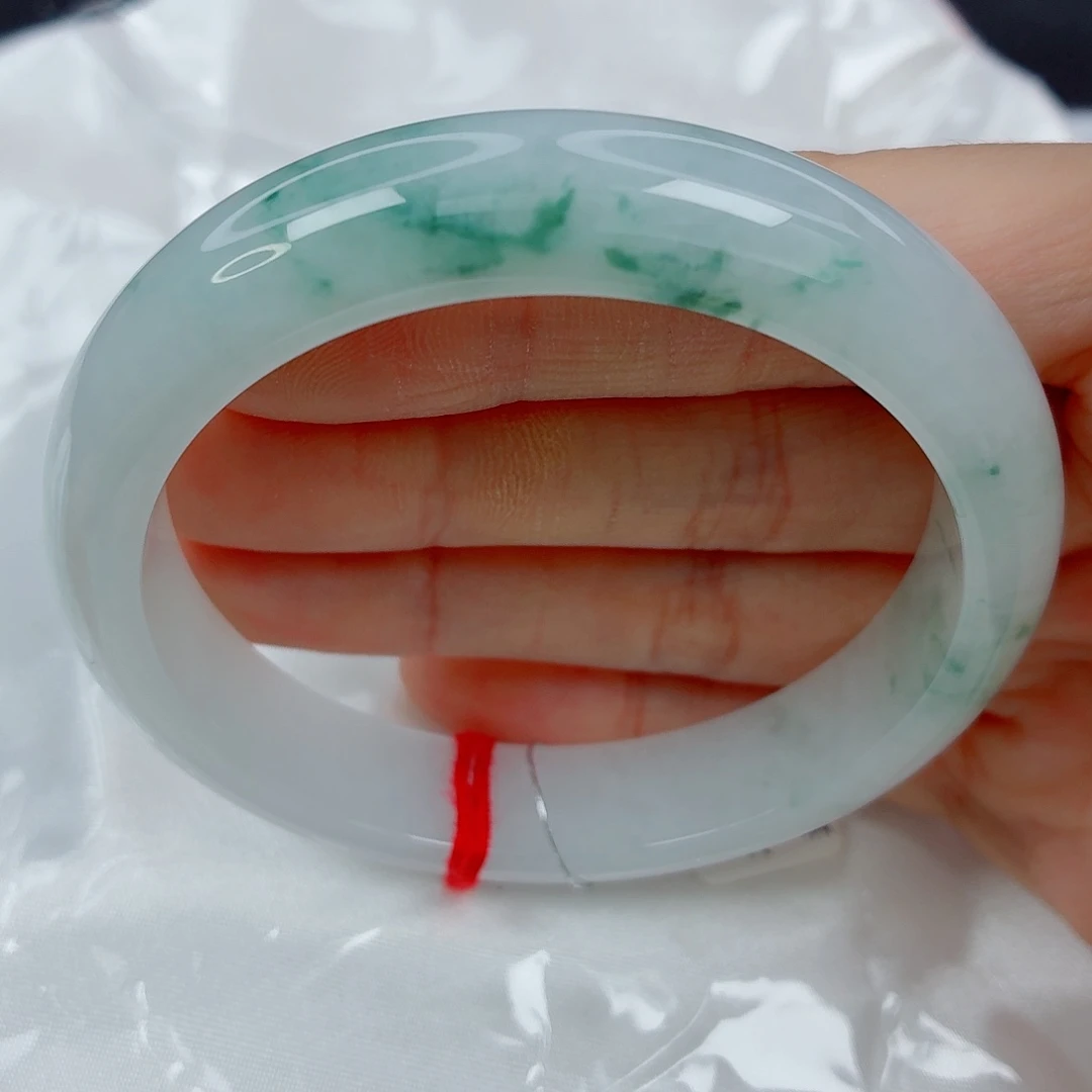 翡翠未镶嵌手镯58正圈，牛奶底小飘花，017