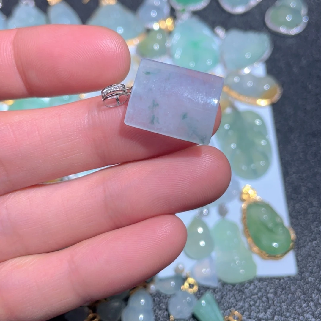 翡翠颈饰18K金镶嵌翡翠