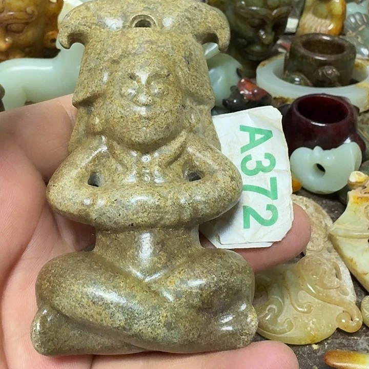一***一和田玉未镶嵌颈饰