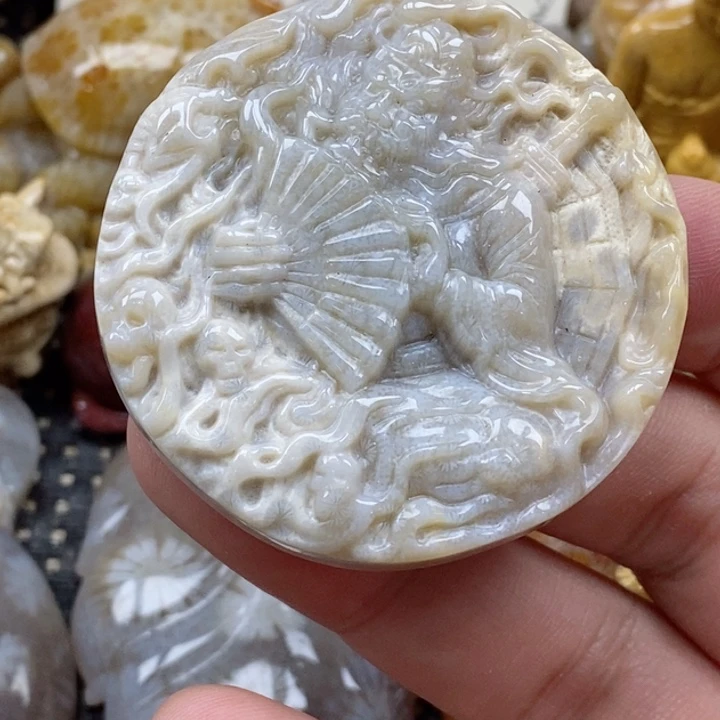 颈饰未镶嵌硅化珊瑚（珊瑚玉）