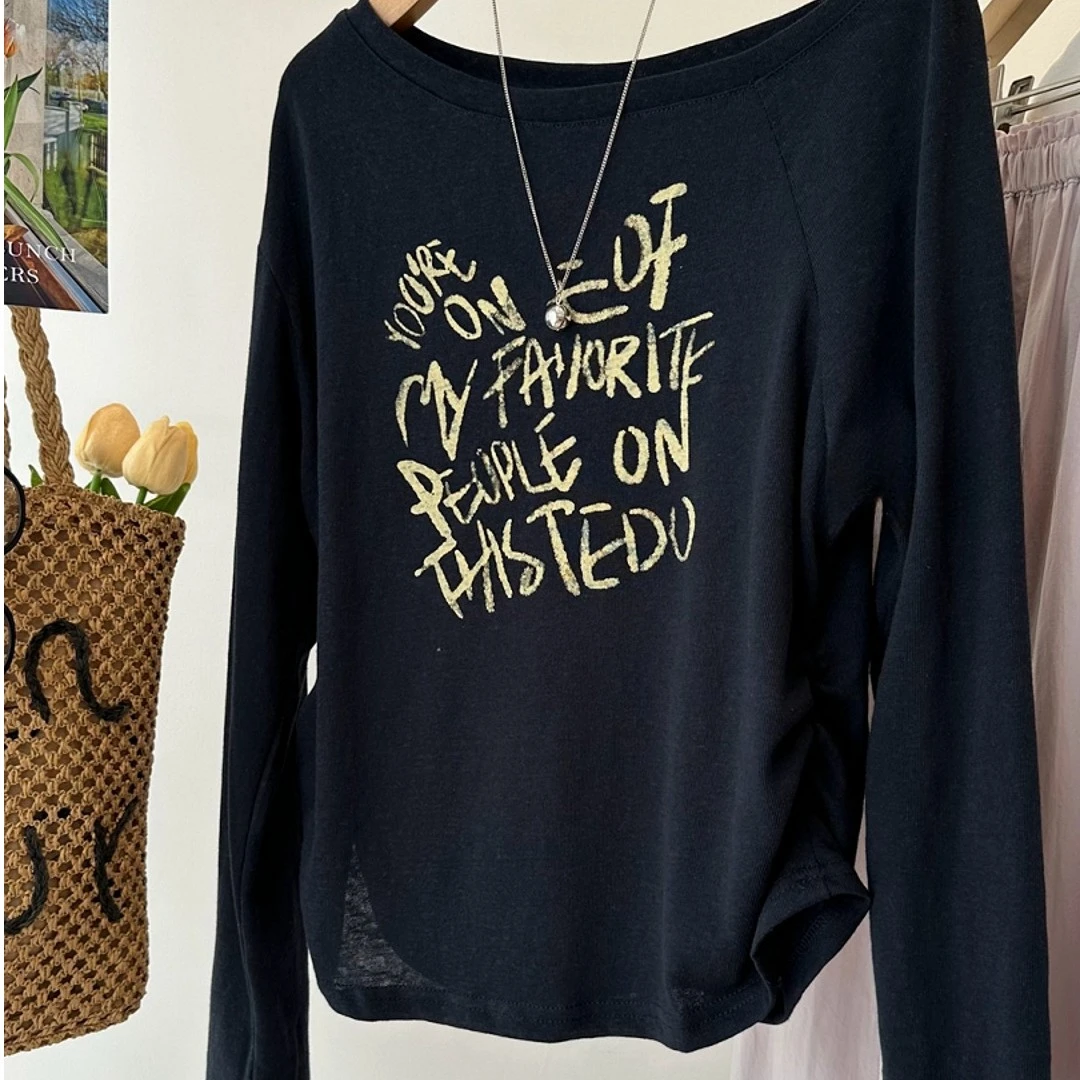 字母印花斜领可露肩两侧褶皱长袖T恤女秋季上衣显瘦百搭时尚6061