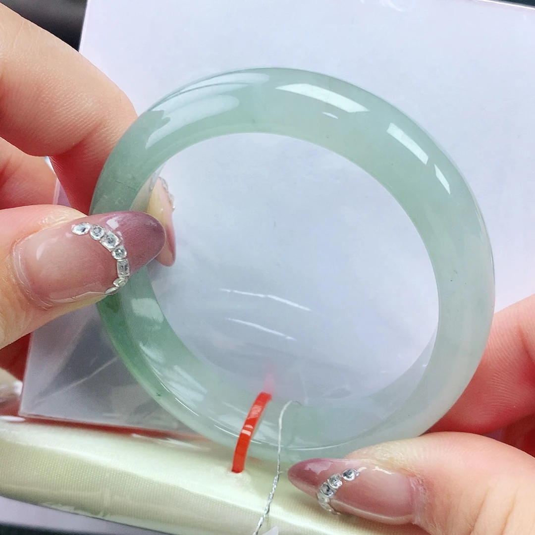 翡翠手镯未镶嵌52贵