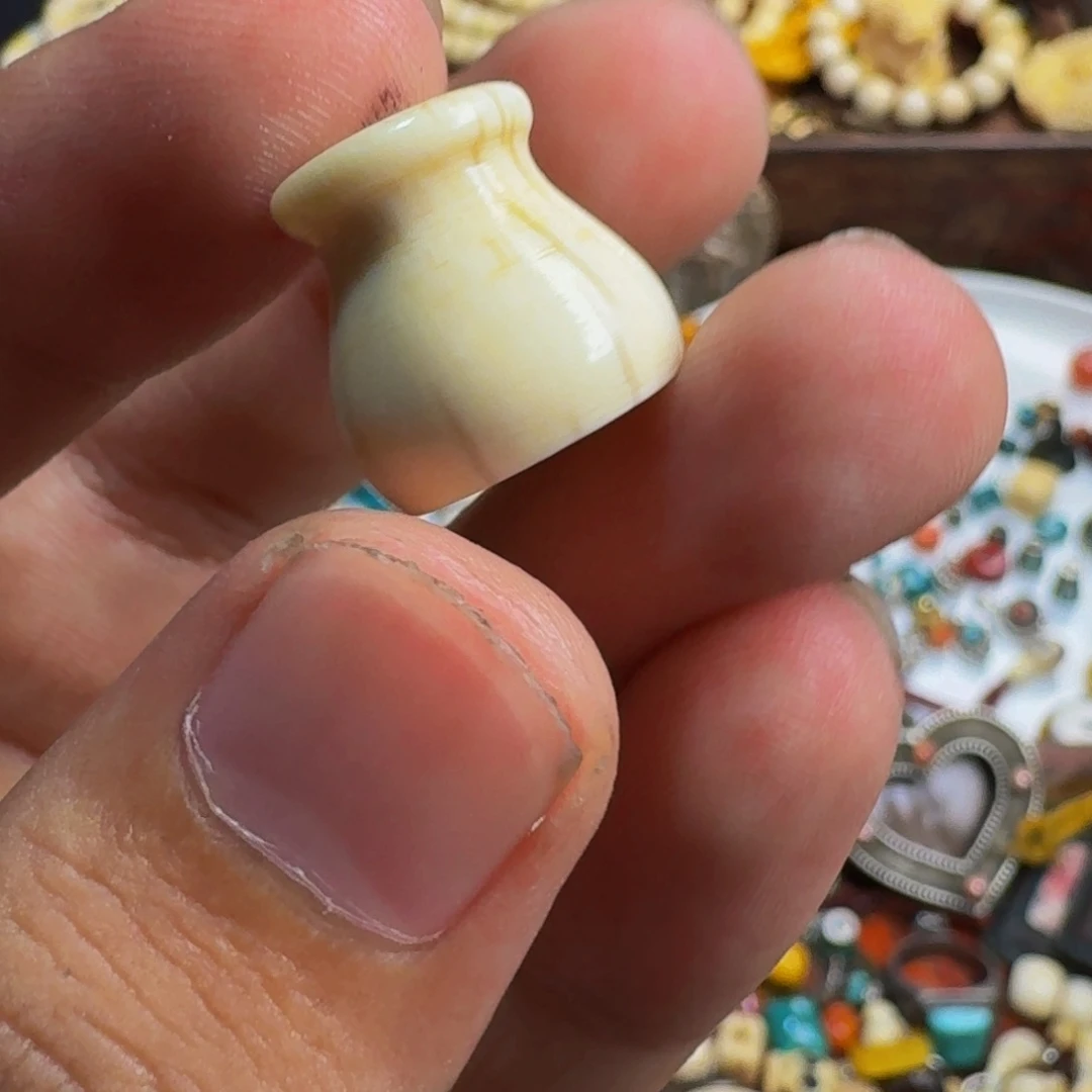 琉璃颈饰藏传琉璃小元素