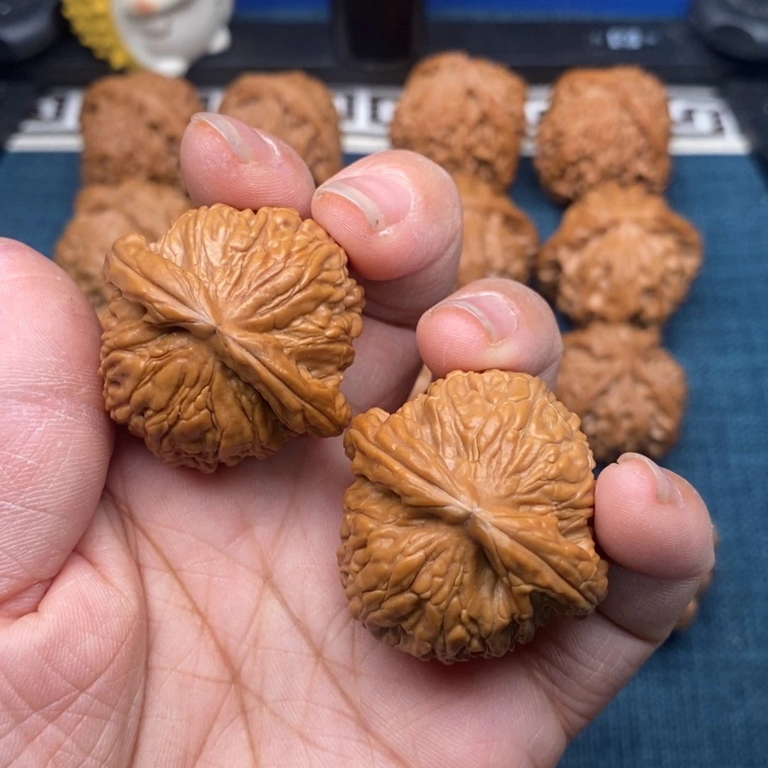 文玩核桃把件 35尺 全  三角白白狮子