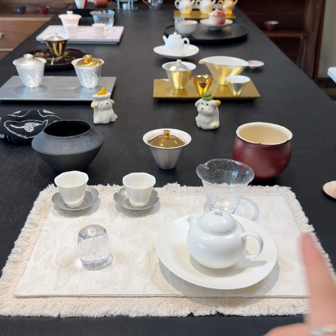 一整套套装有茶席