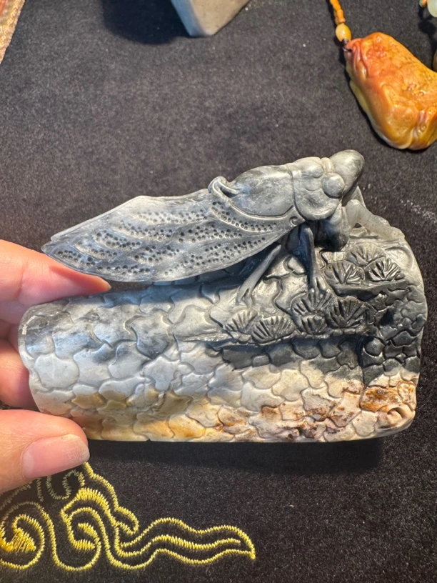 昌化玉石巧色摆件，一鸣惊人～