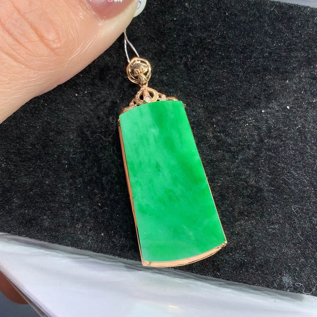 翡翠吊坠(赠链)18K金镶嵌