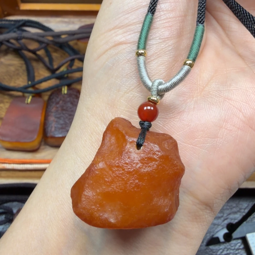 琥珀未镶嵌吊坠(赠链)