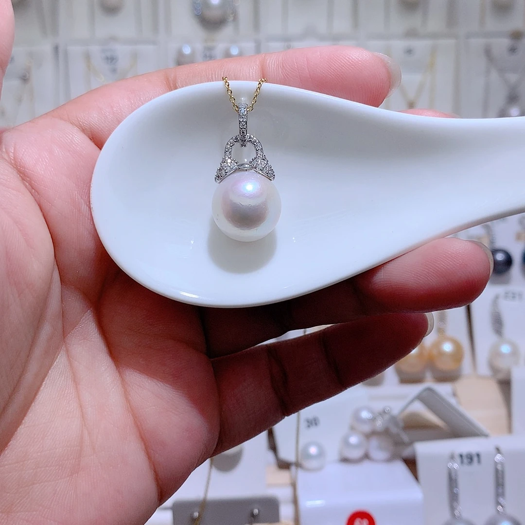 吊坠(赠链)未镶嵌淡水珍珠CC背面大瑕疵13.3mm