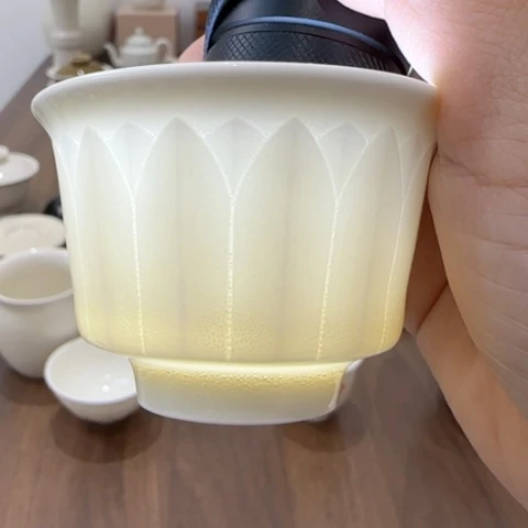 微瑕莲瓣马蹄杯不发礼盒