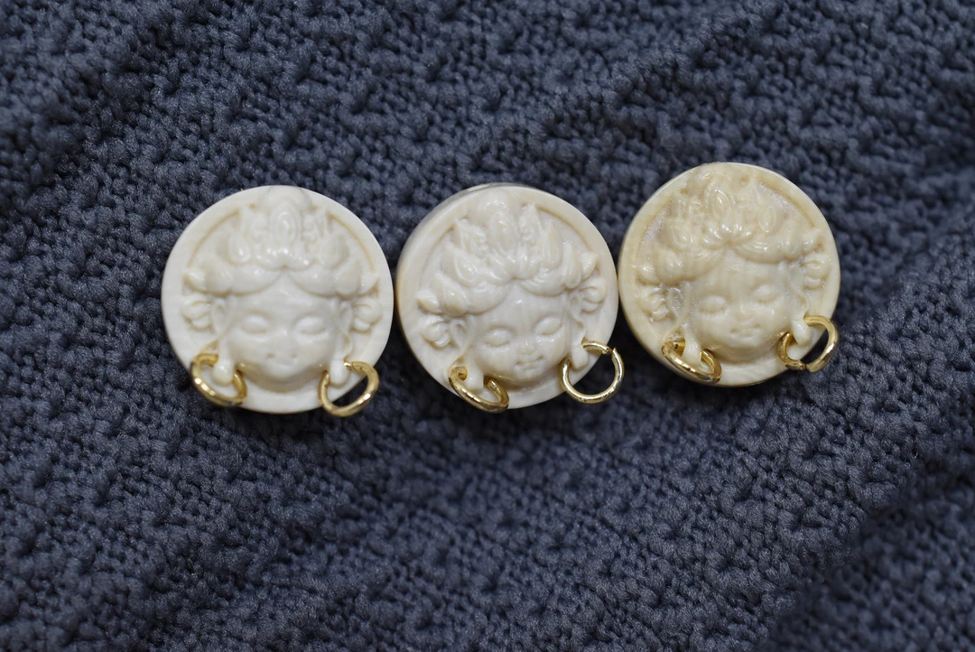 天然保真原色猛犸牙绿度母圆牌背云吊坠挂件项链配饰编码A0450