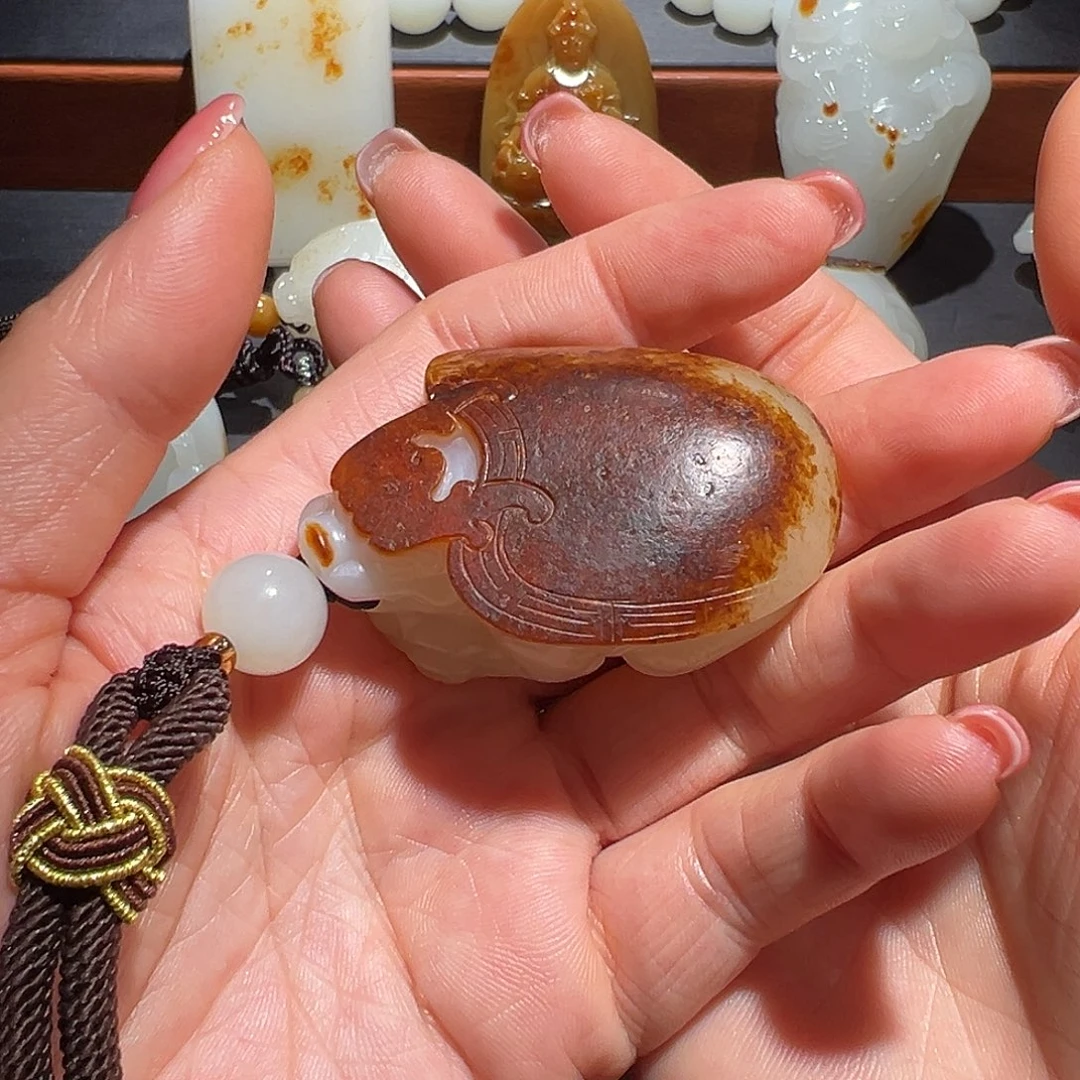 春***地和田玉未镶嵌颈饰