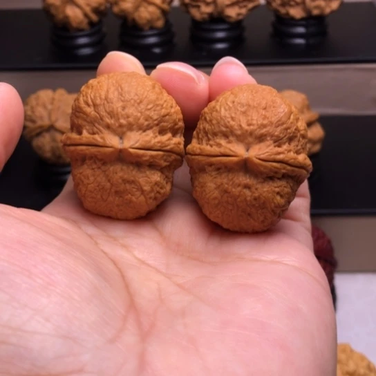 文玩核桃把件铁绣球8