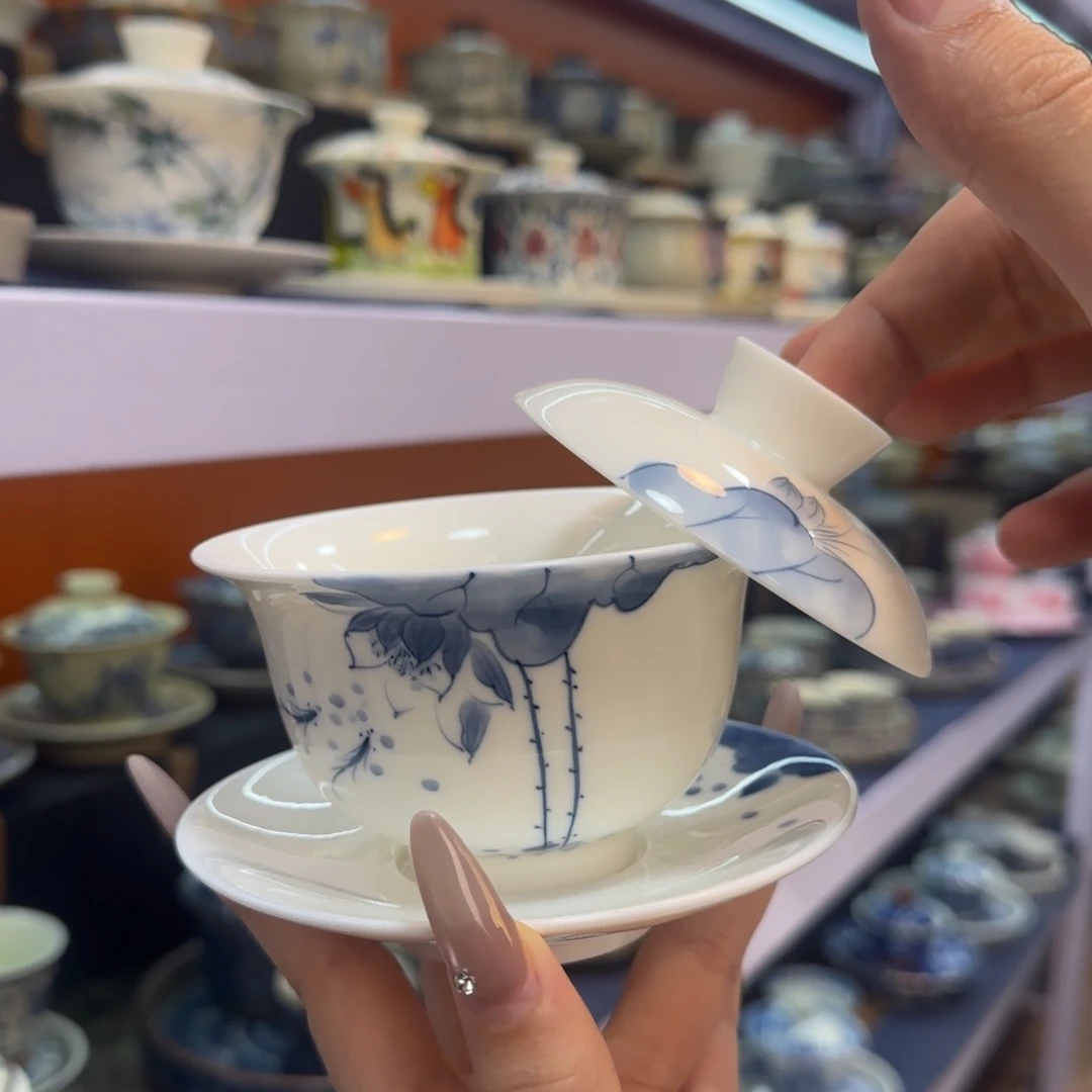 我在外面吃饭呢你在哪