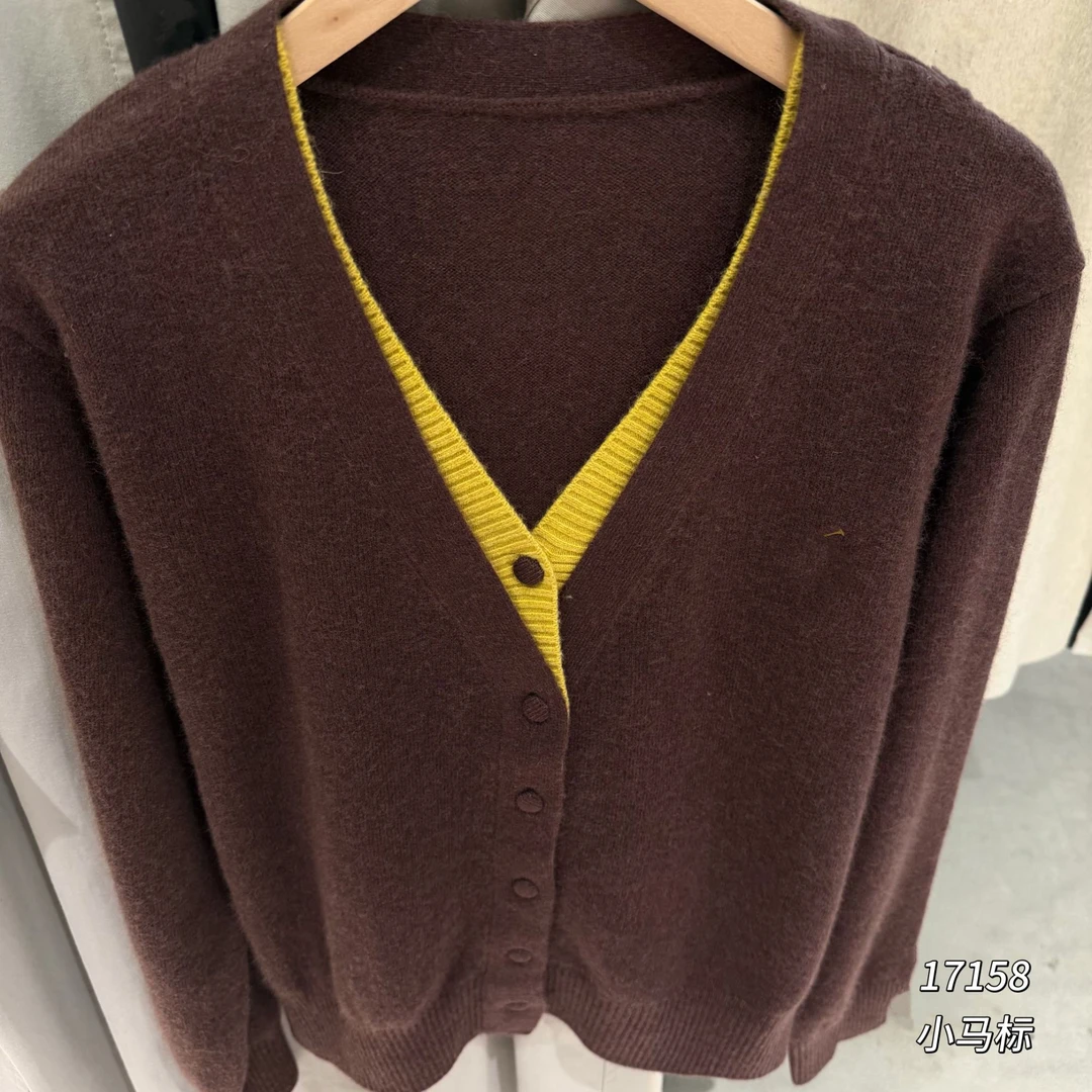 17158 WANGDAN（部分无水洗唛，介意慎拍)小马刺绣假两件针织衫