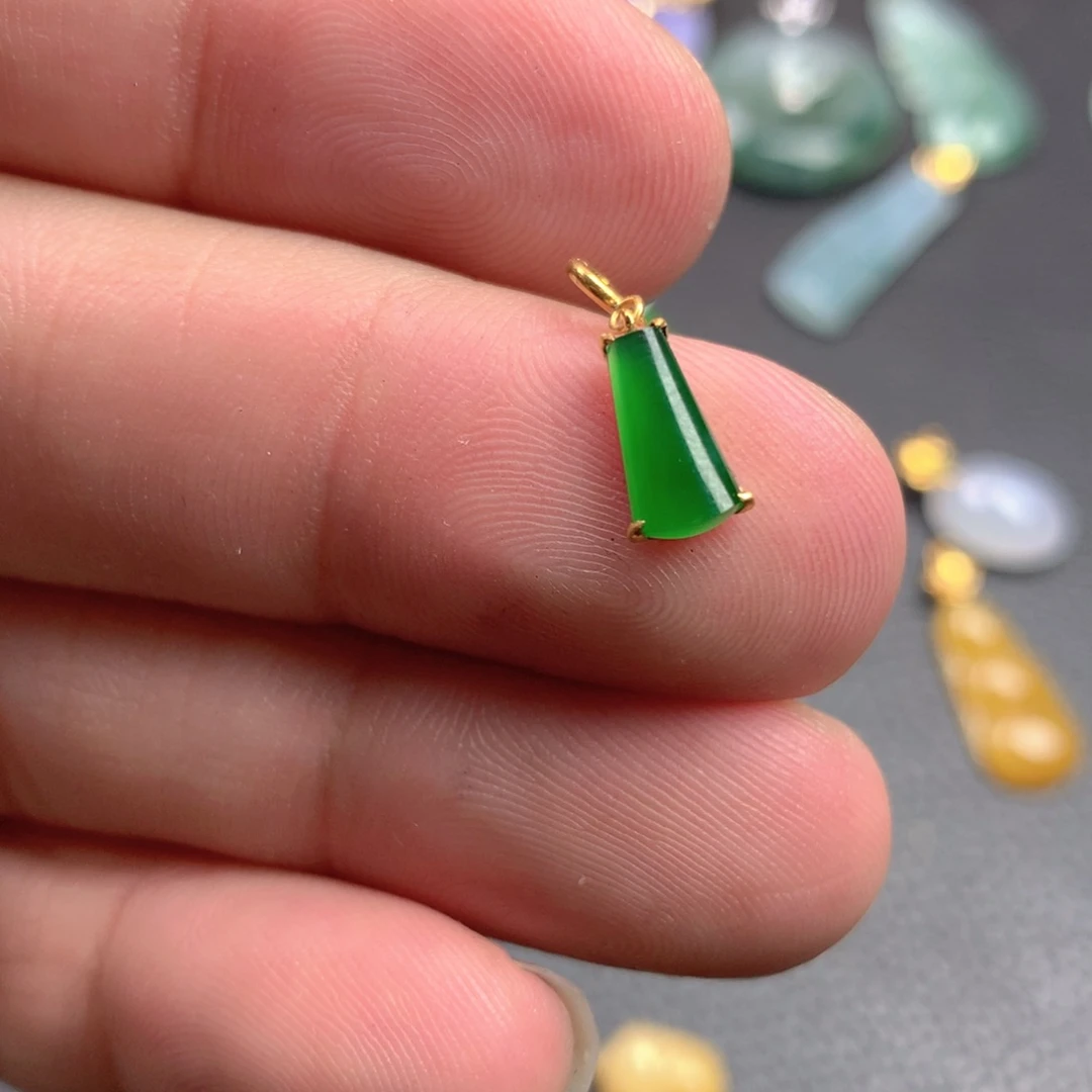 【闪购商品】颈饰18K金镶嵌翡翠翡翠