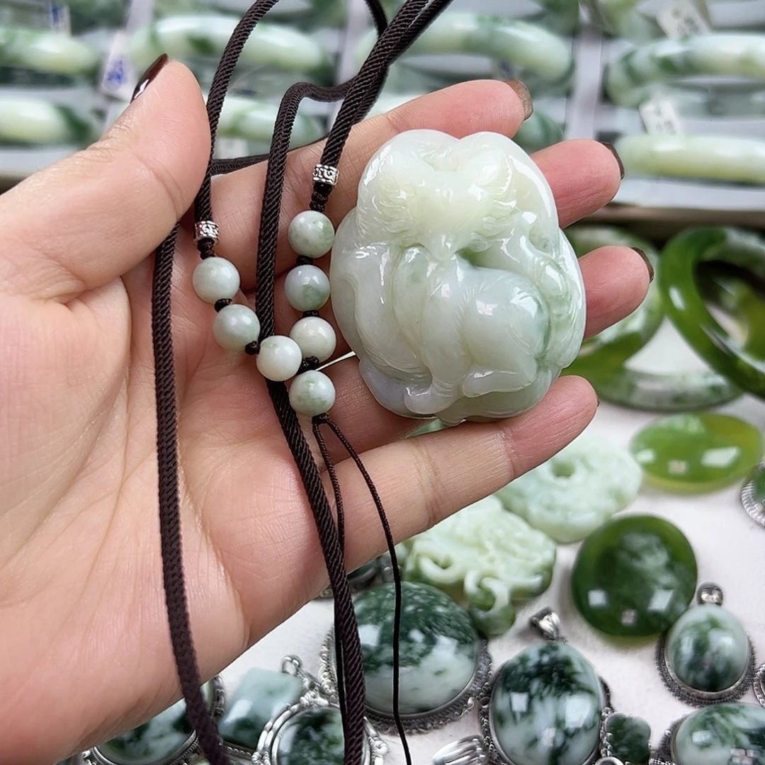 幸***星蛇纹石玉未镶嵌颈饰